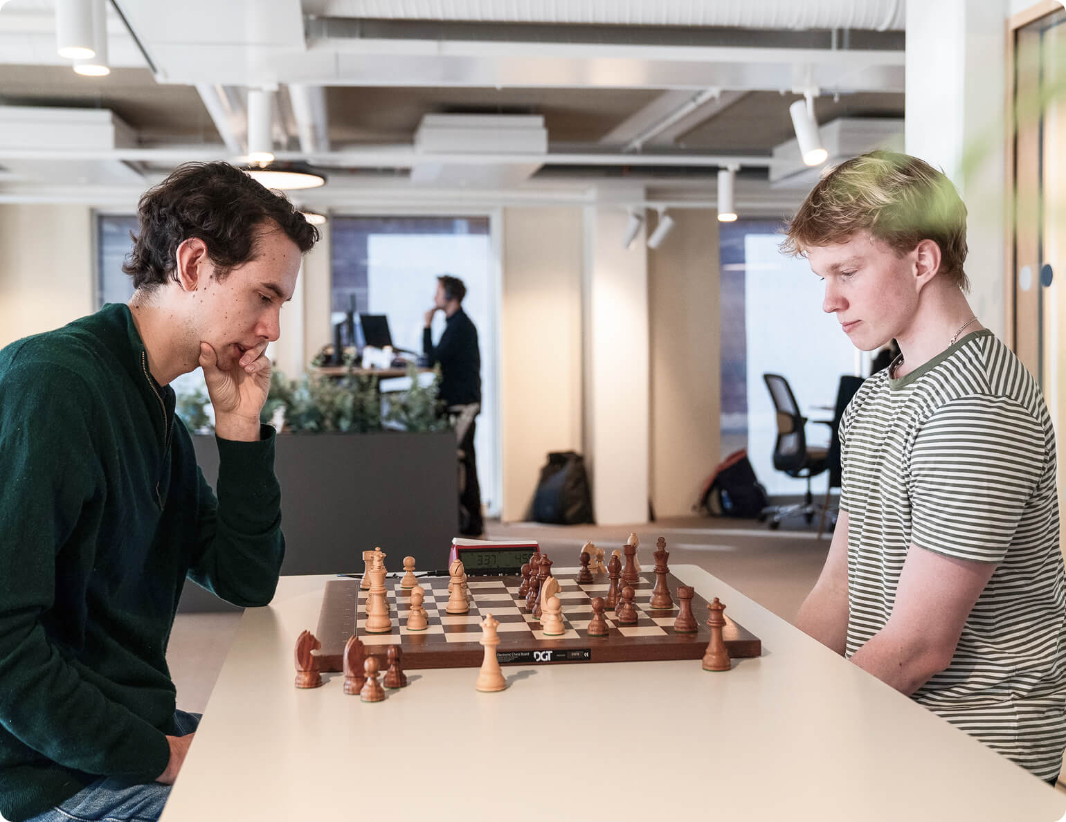 2men-playing-chess