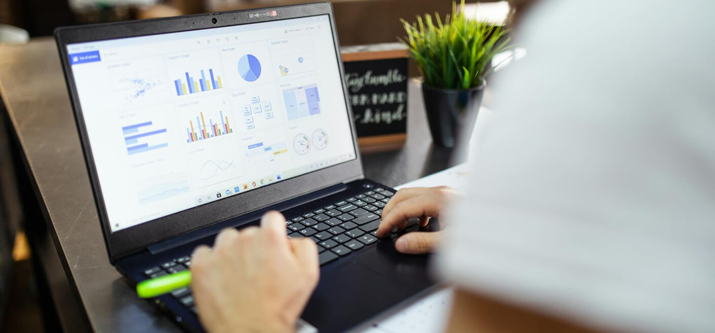 laptop-hands-graphic